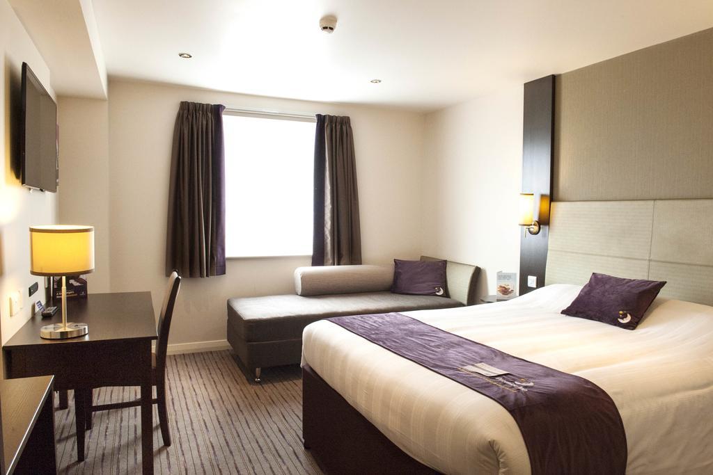 Premier Inn Inverness East Buitenkant foto